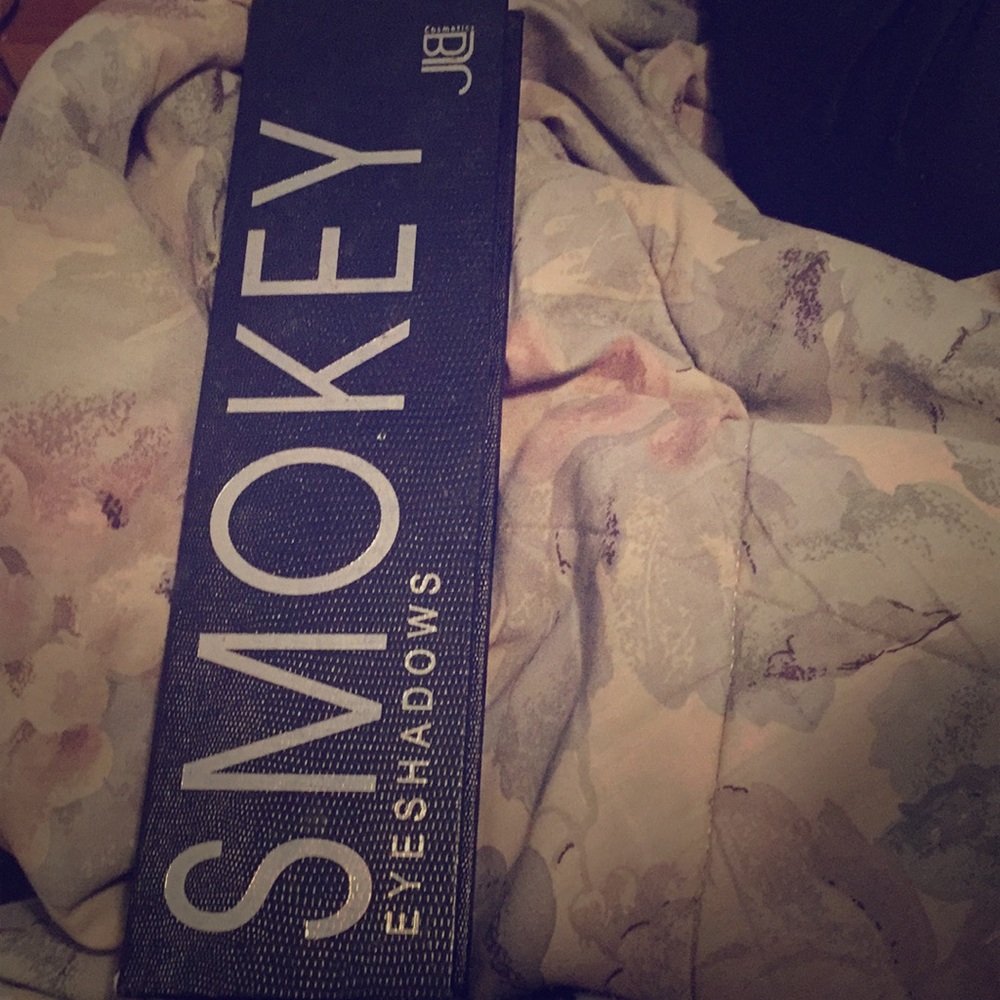JLB Cosmetics Smokey eyeshadow pallet